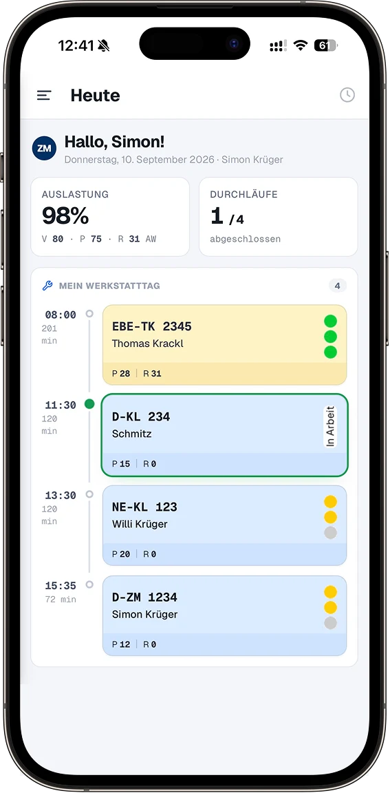 Zeitmechanik auf dem Handy in der Werkstatt